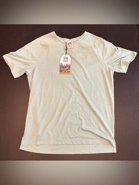 NWT Men’s Medium Avalanche T-Shirt